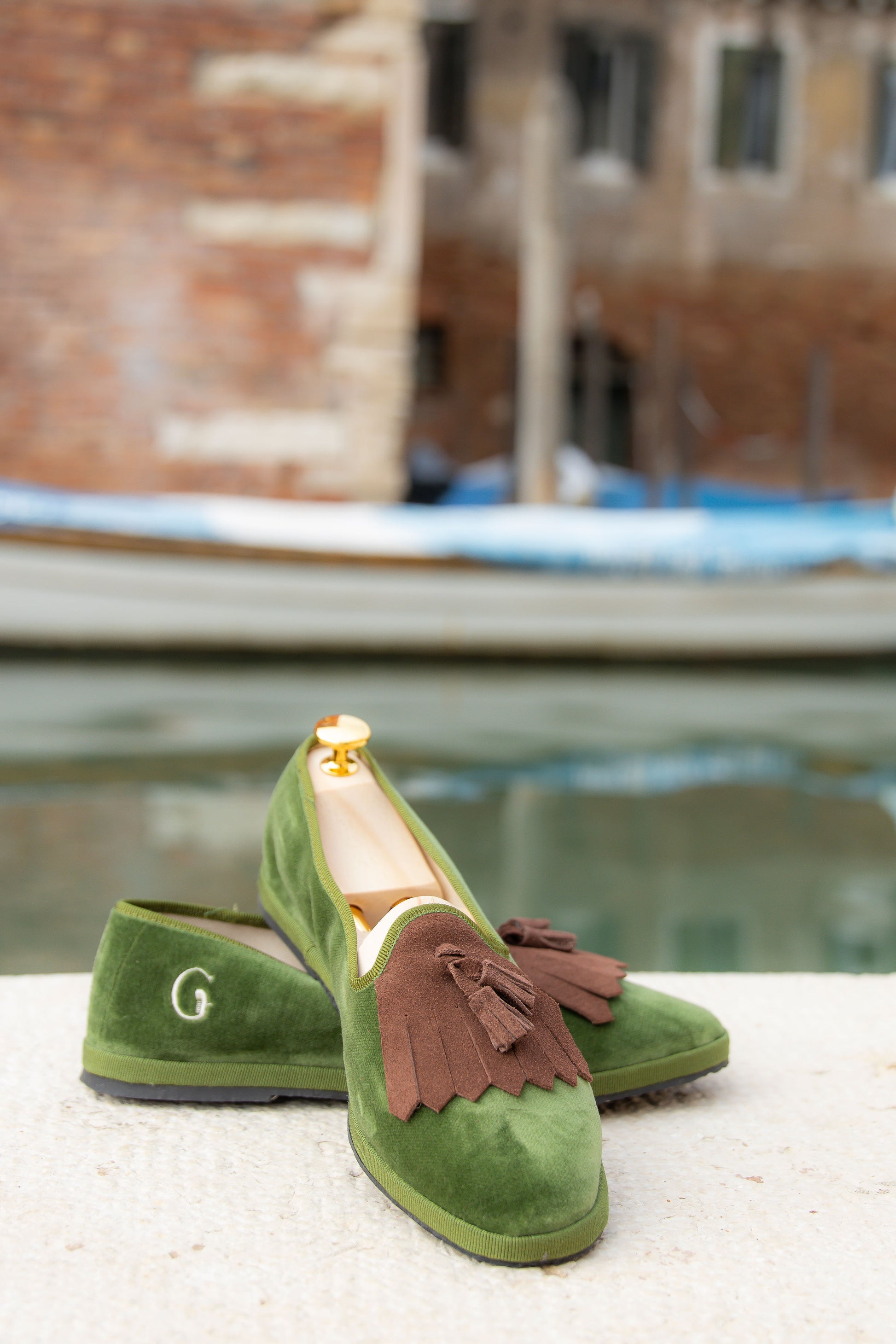 Gondolina shoes, the authentic Venetian shoes. The original Slippers Hand Made in Italy. Friulane di màssima qualità.