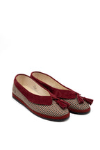 Handcrafted Gondolina Dogaressa ballet flats in scottish tweed and burgundy collar, featuring authentic Venetian design, close-up