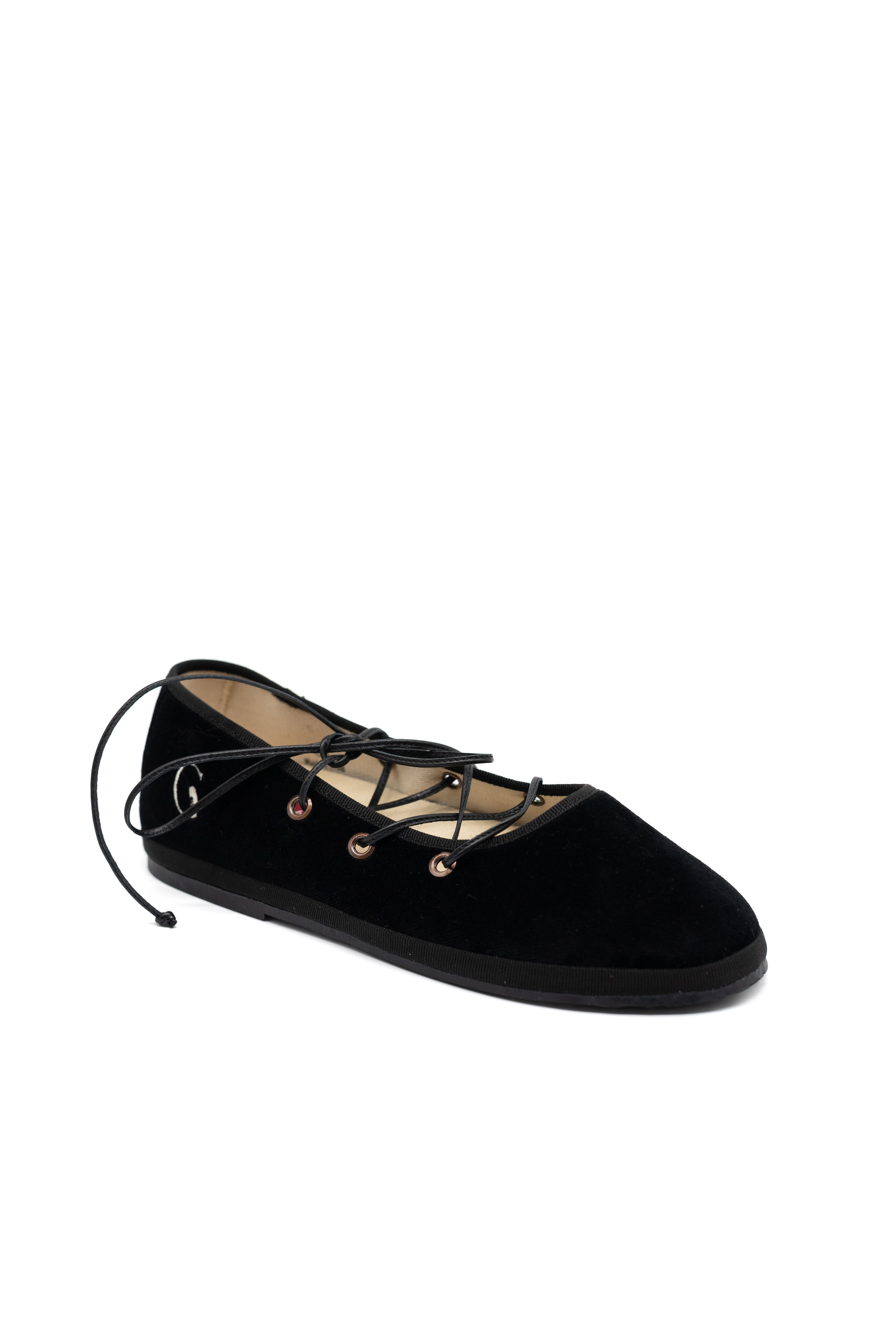 Handcrafted Gondolina Mascareta Ballet Flat in black velvet, featuring authentic Venetian design, Side view