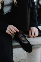 Handcrafted Gondolina Mascareta Ballet Flat in black velvet, featuring authentic Venetian design, details