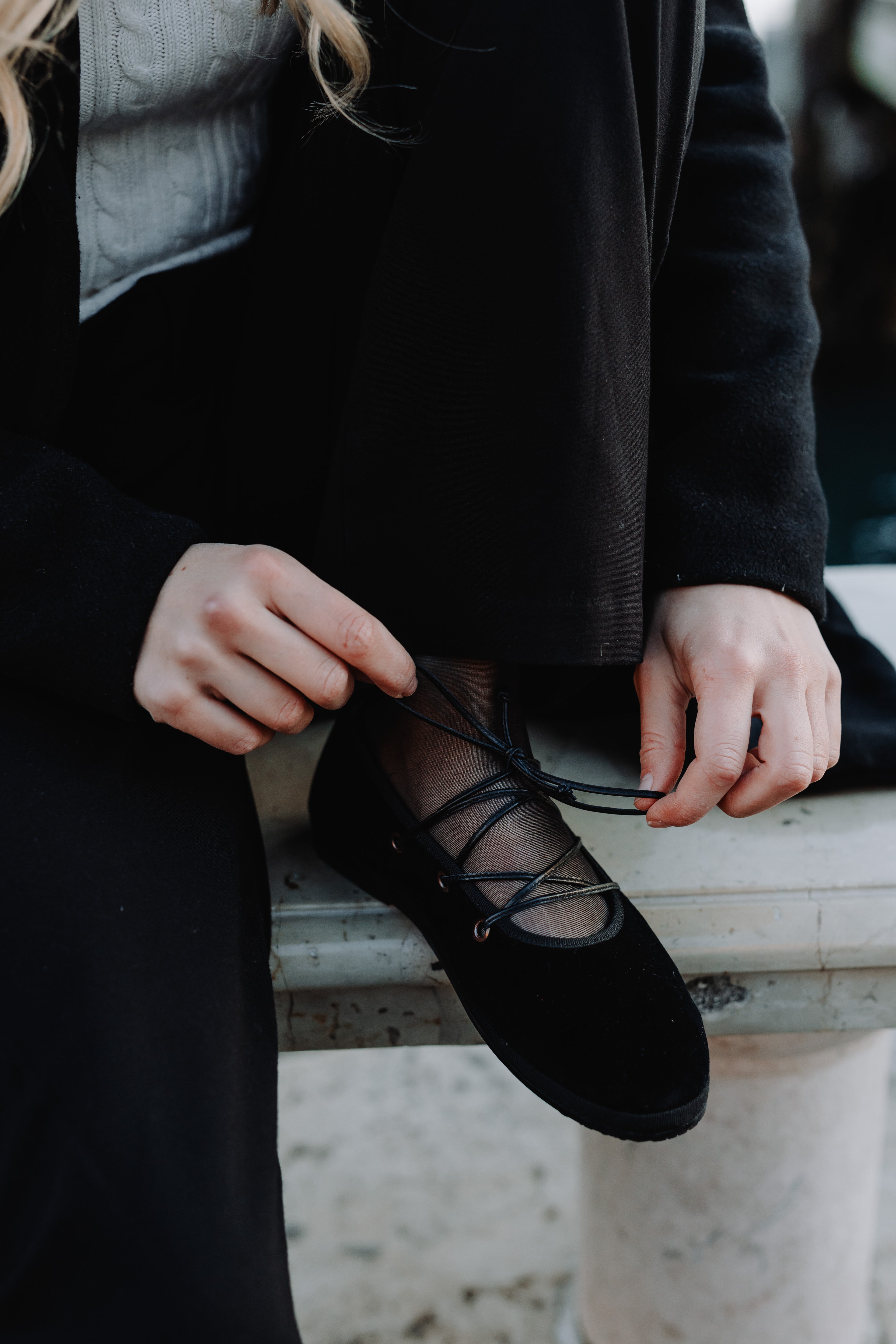 Handcrafted Gondolina Mascareta Ballet Flat in black velvet, featuring authentic Venetian design, details