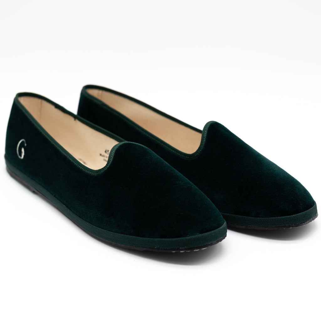 Handcrafted Gondolina Bucintoro flats in dark green velvet, featuring authentic Venetian design, close-up
