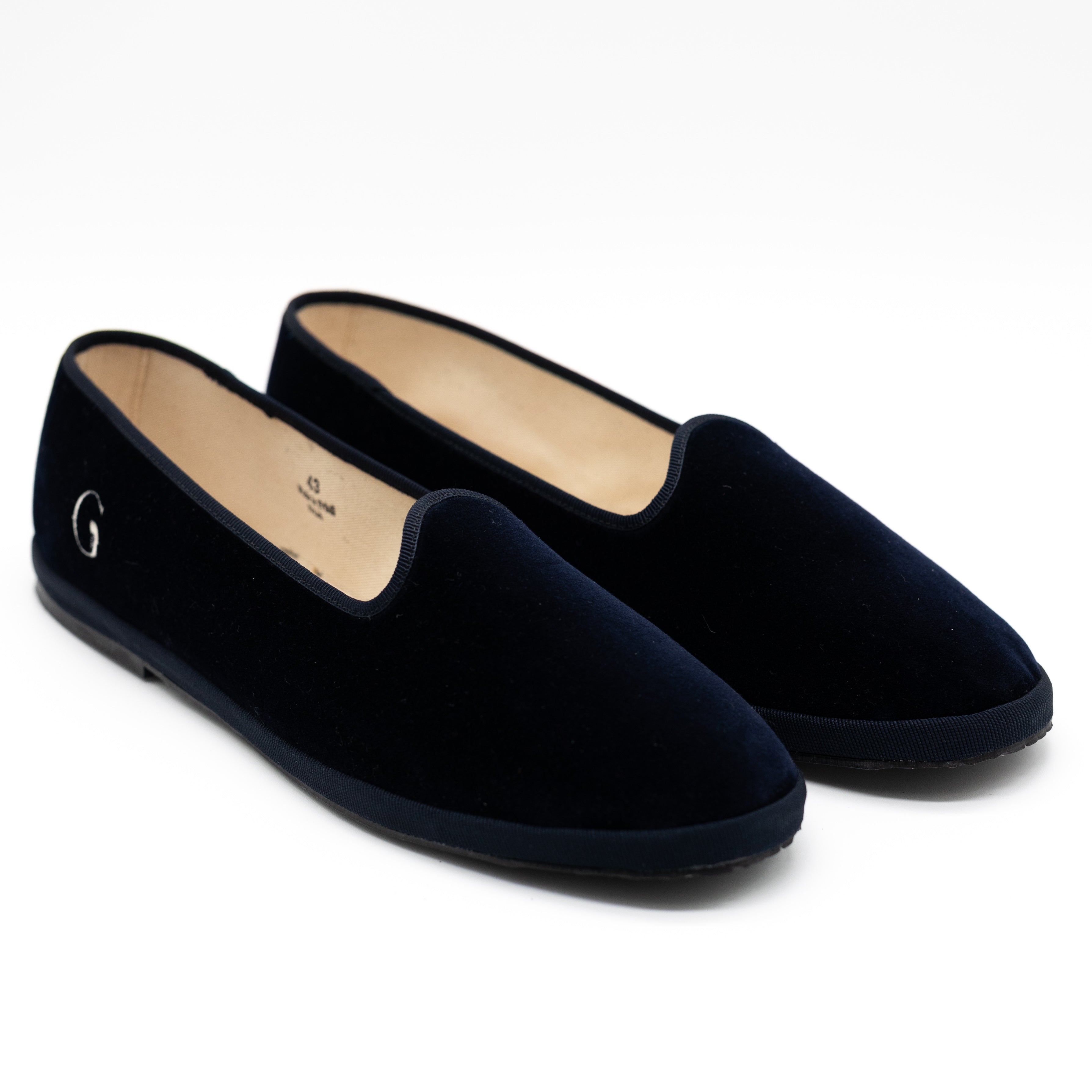 Handcrafted Gondolina Bucintoro flats in navy velvet, featuring authentic Venetian design, close-up