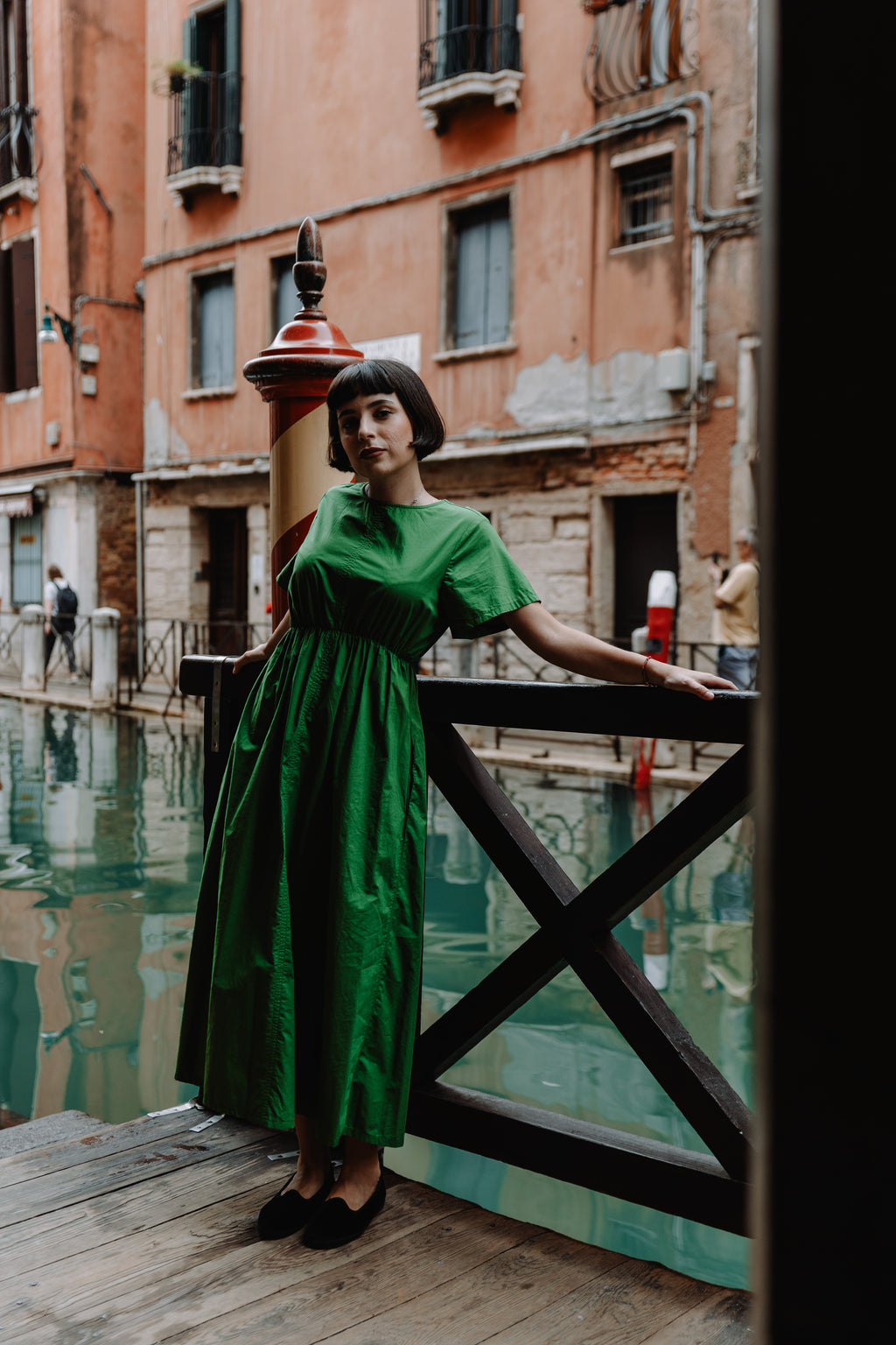 Handcrafted Gondolina Pellestrina flats for women in black velvet, authentic Venetian style, full-body