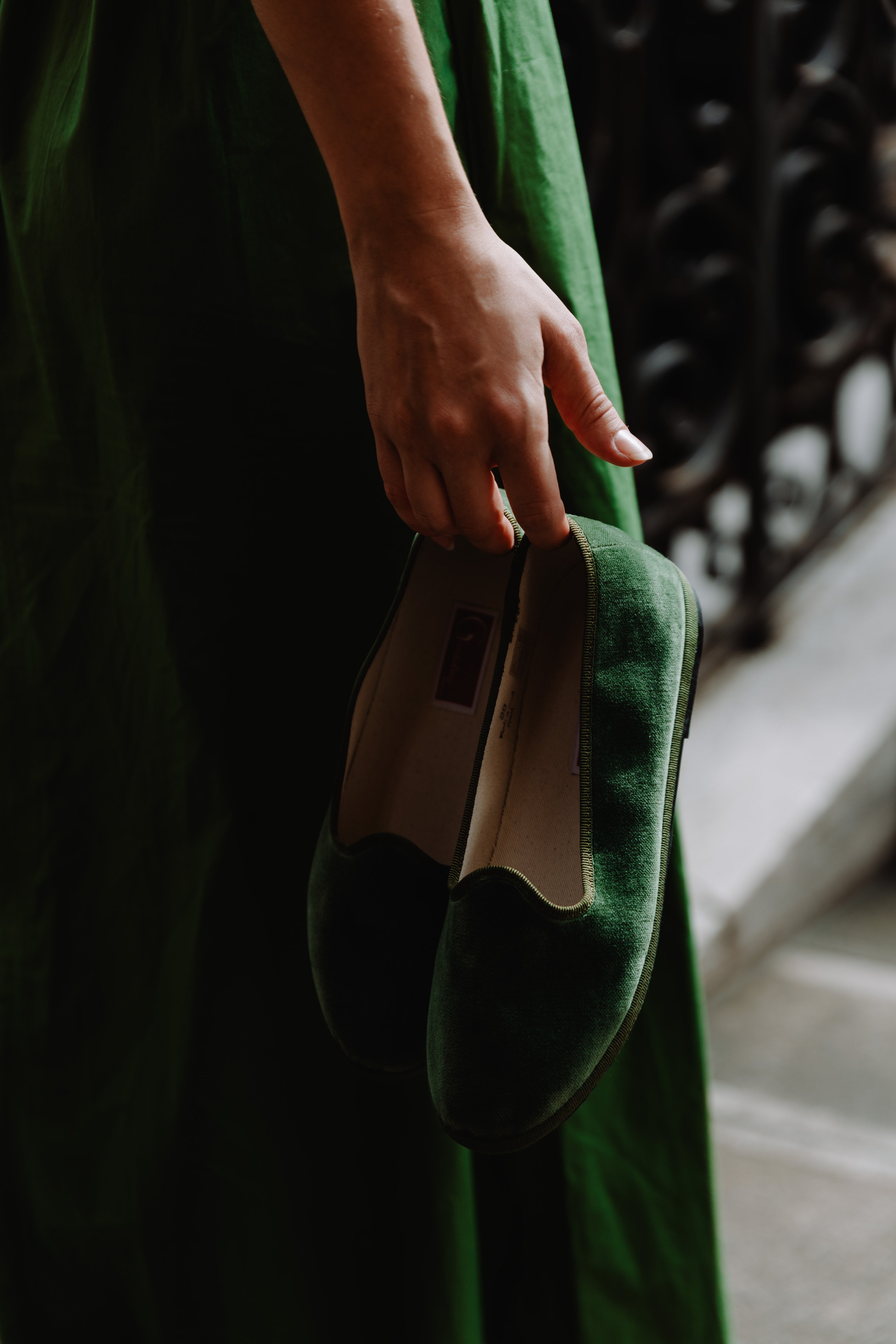 Handcrafted Gondolina Sant Erasmo flats in light green velvet, featuring authentic Venetian design, detail