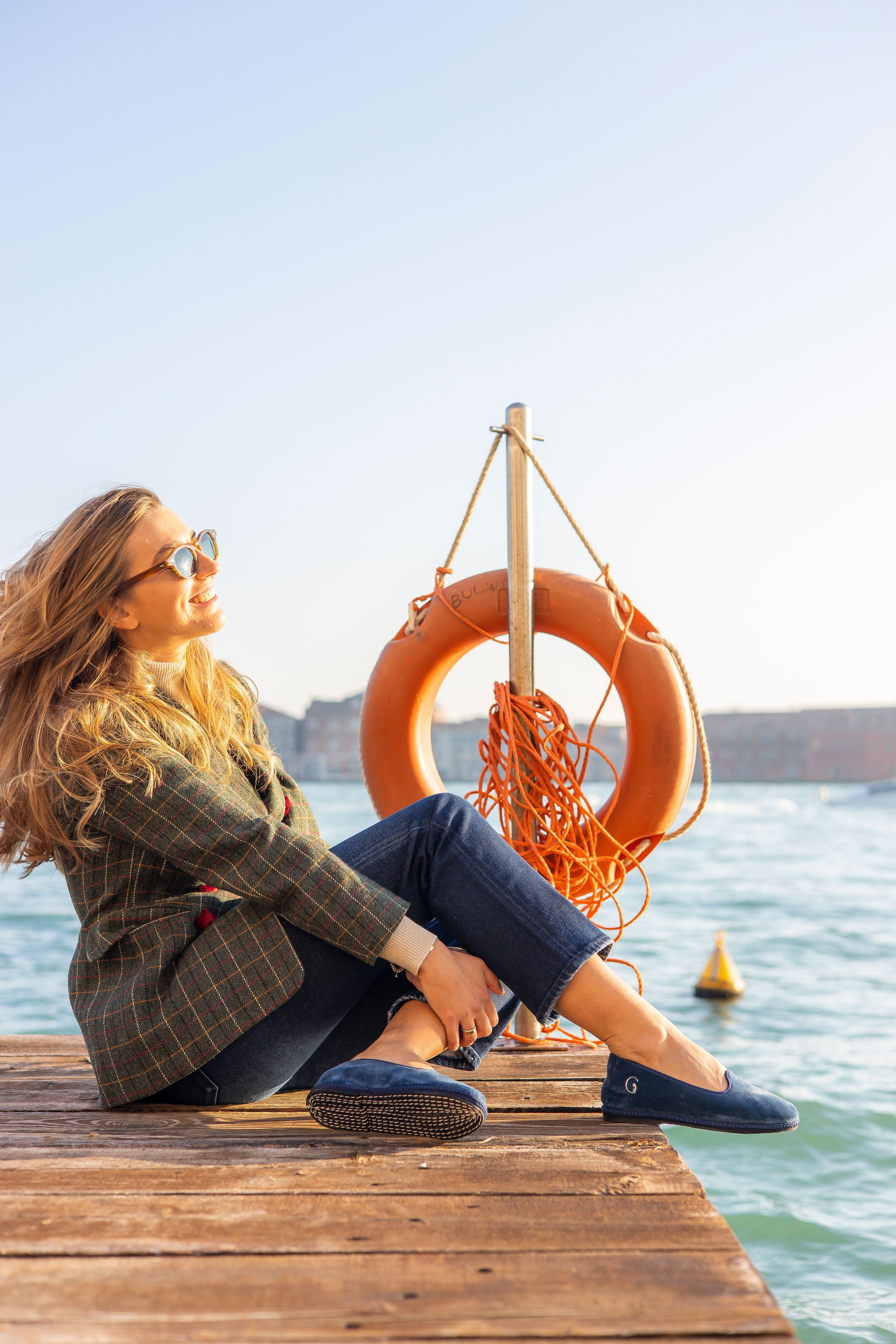 Handcrafted Gondolina Venezia flats in navy velvet, featuring authentic Venetian design, close-up