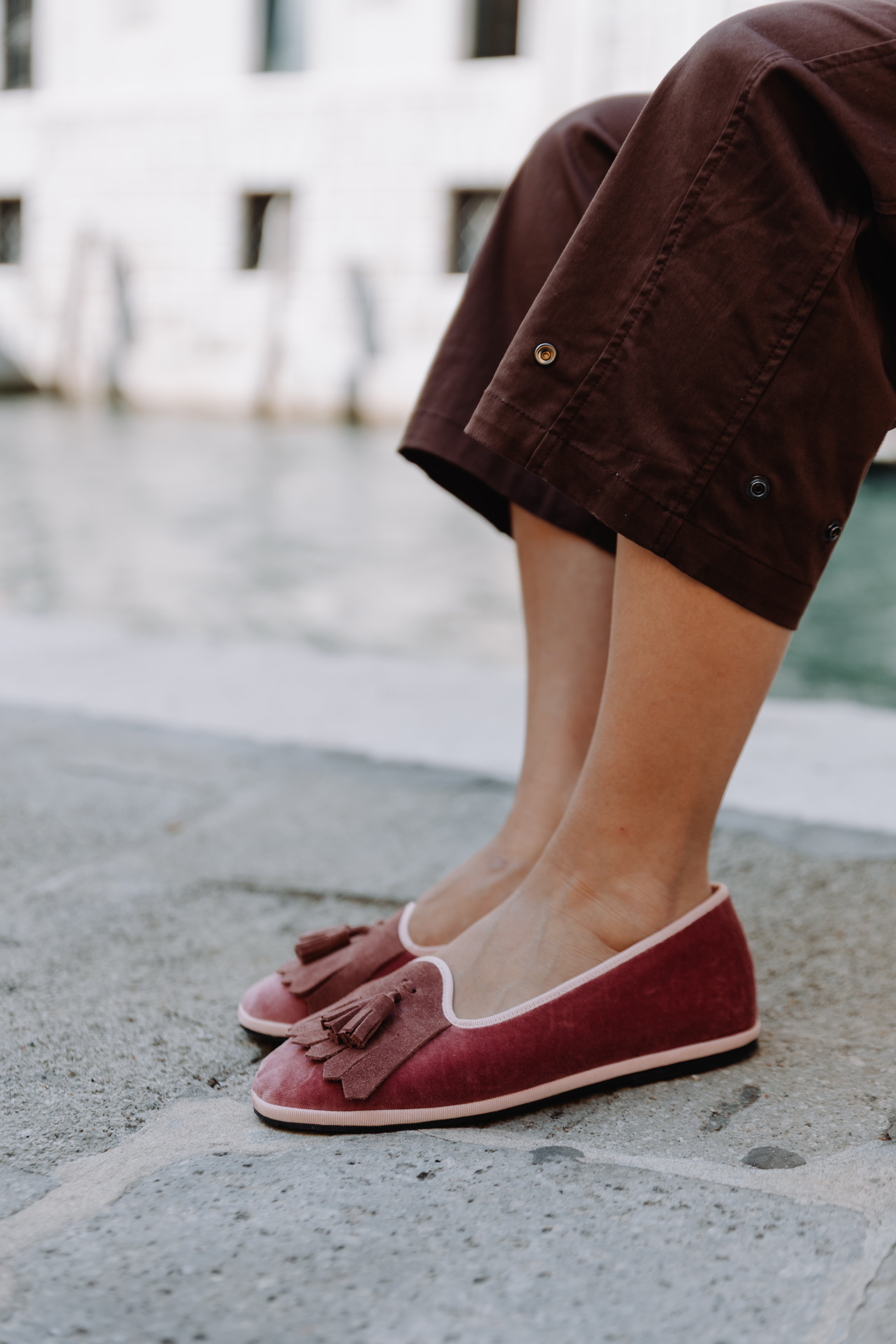 Handcrafted Gondolina Faloria fringe tassel flats in pink velvet, featuring authentic Venetian design, detail