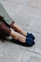 Handcrafted Gondolina Lagazuoi fringe tassel flats in blue velvet for women, featuring authentic Venetian design, detail