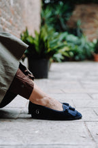 Handcrafted Gondolina Lagazuoi fringe tassel flats in blue velvet, featuring authentic Venetian design, detail