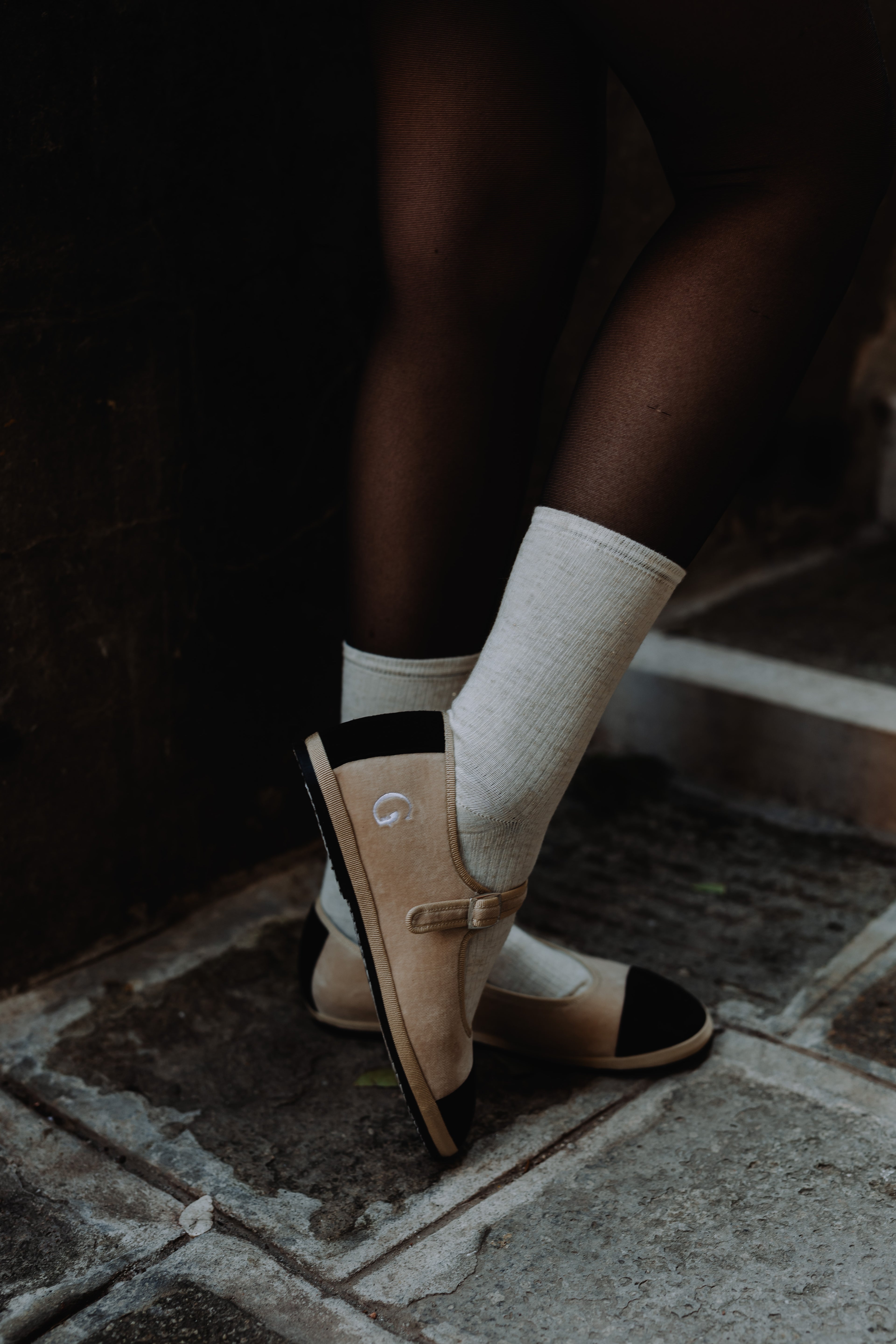 Handcrafted Gondolina Damier Mary Jane in nude velvet with toe in black suede, featuring authentic Venetian design, details