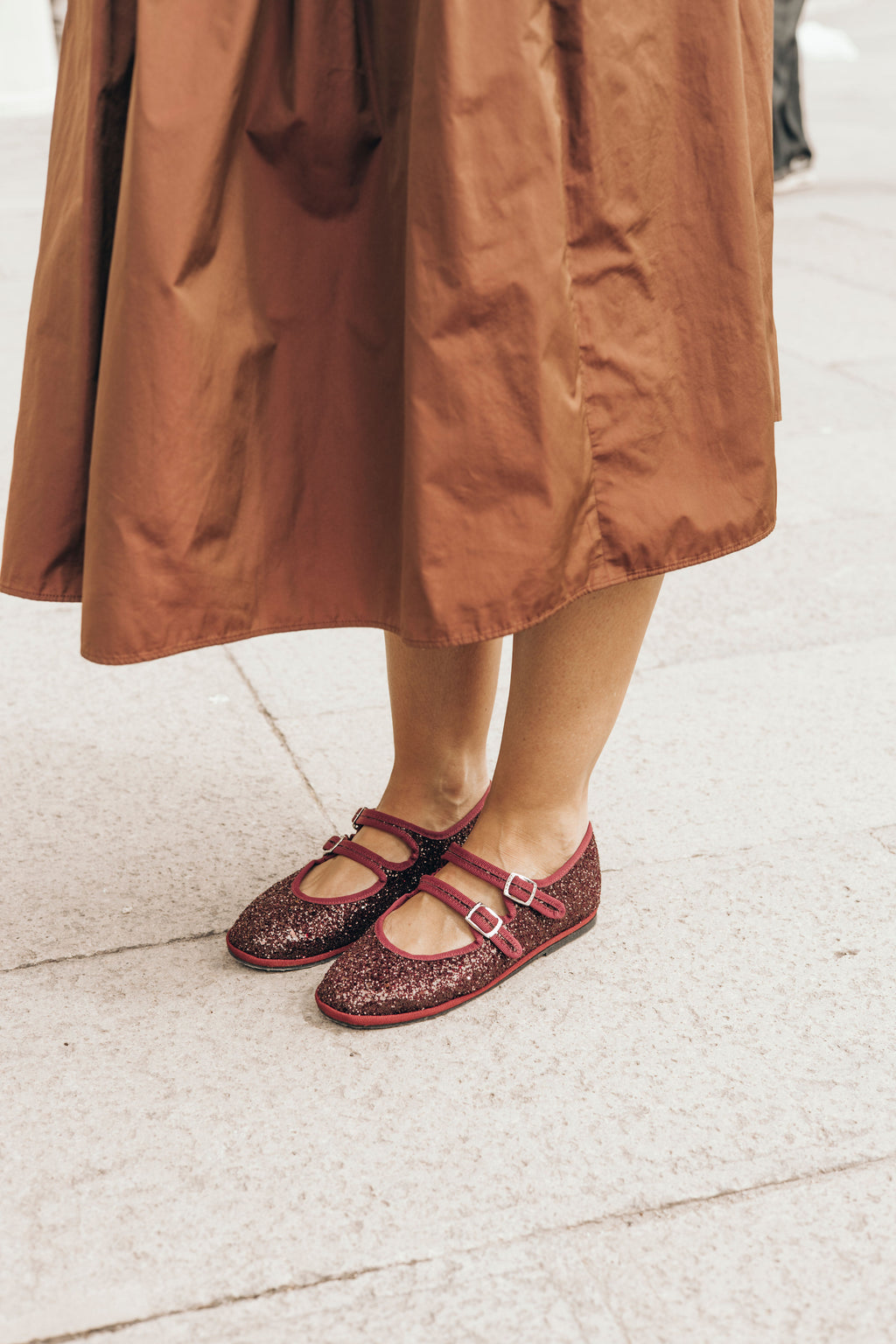 Handcrafted Gondolina Giudecca Mary Jane in burgundy glitter, featuring authentic Venetian design, lifestyle