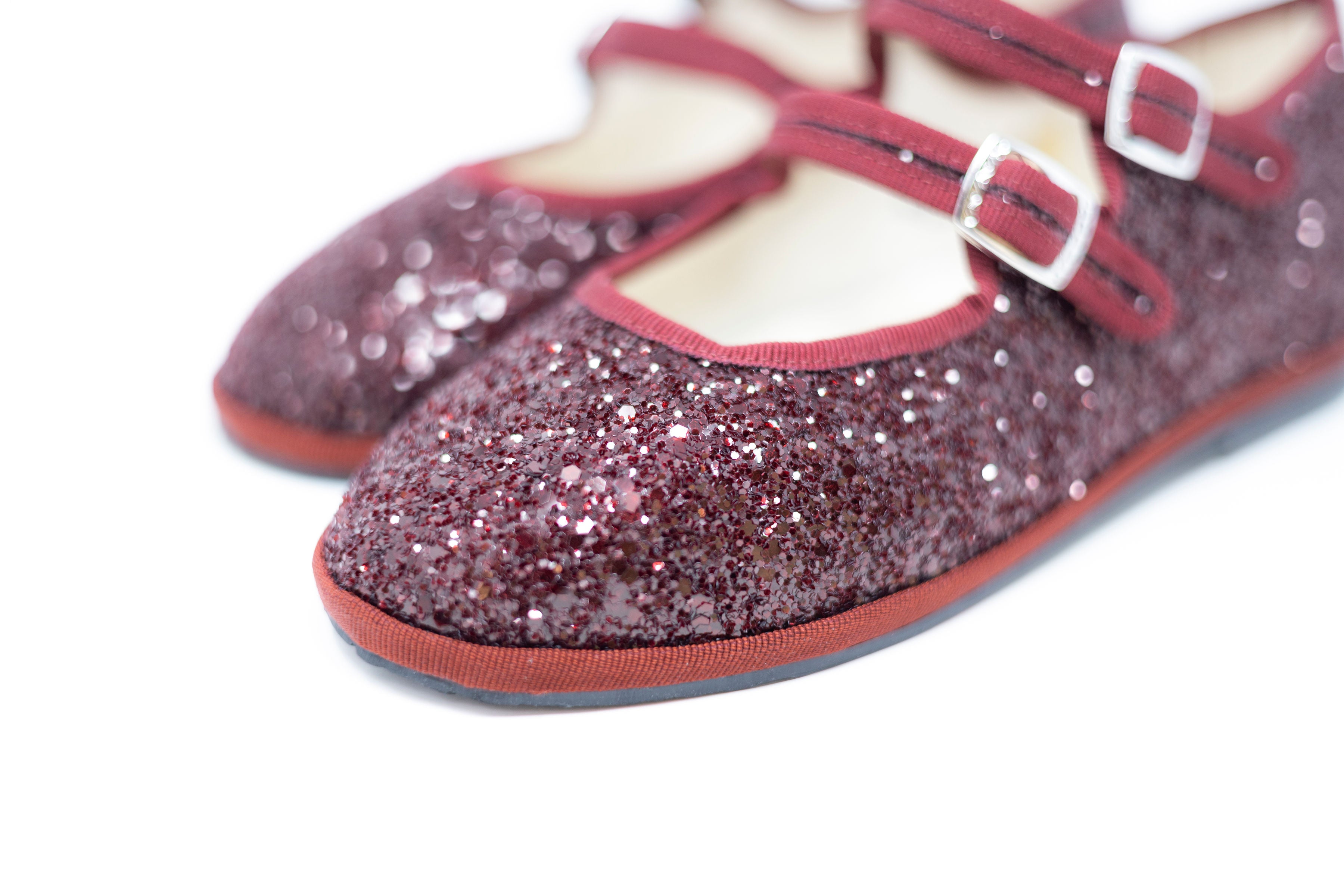Handcrafted Gondolina Giudecca Mary Jane in burgundy glitter, featuring authentic Venetian design, close-up
