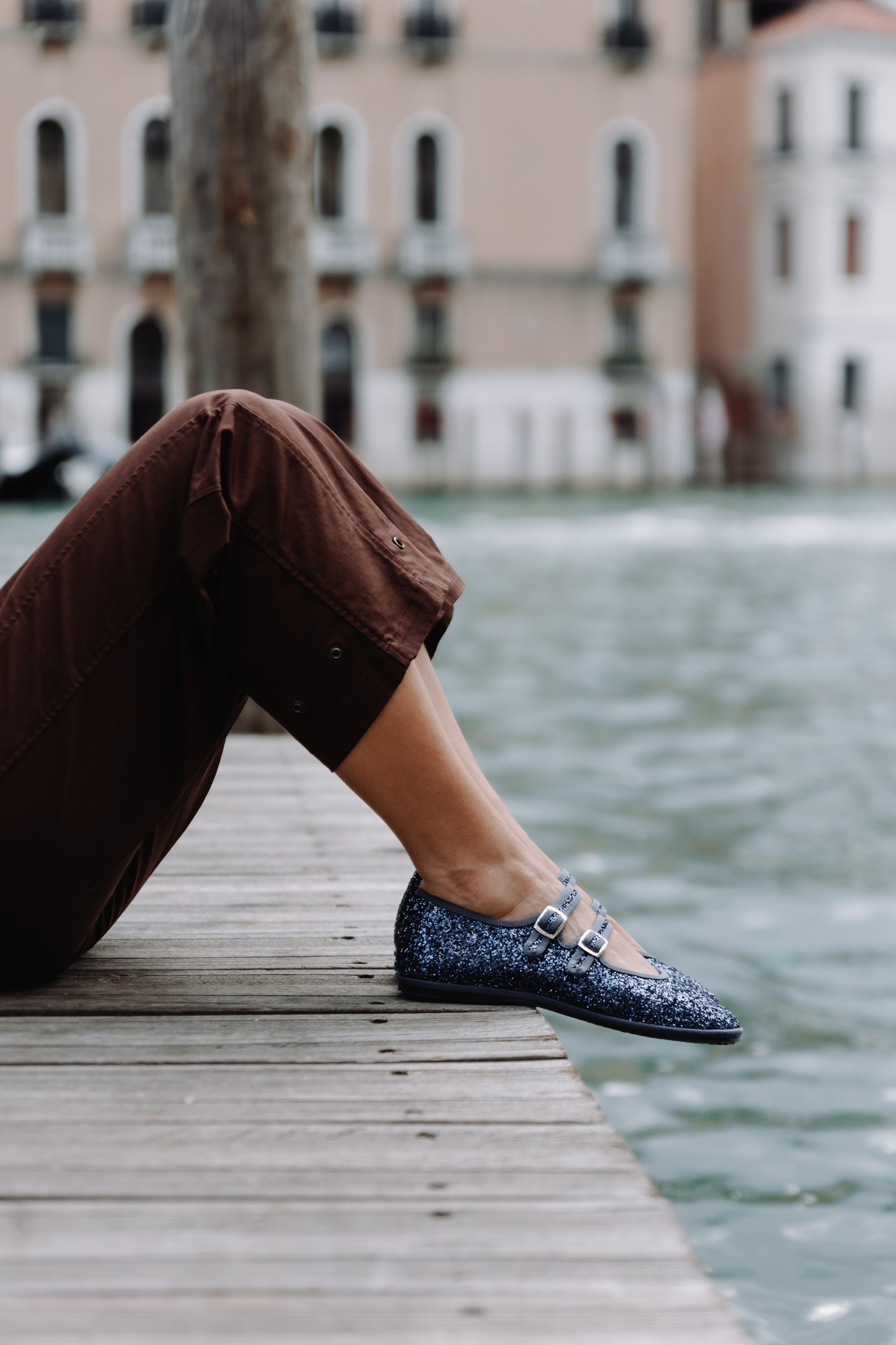 Handcrafted Gondolina Gran Canale Mary Jane in blue glitter, featuring authentic Venetian design, detail