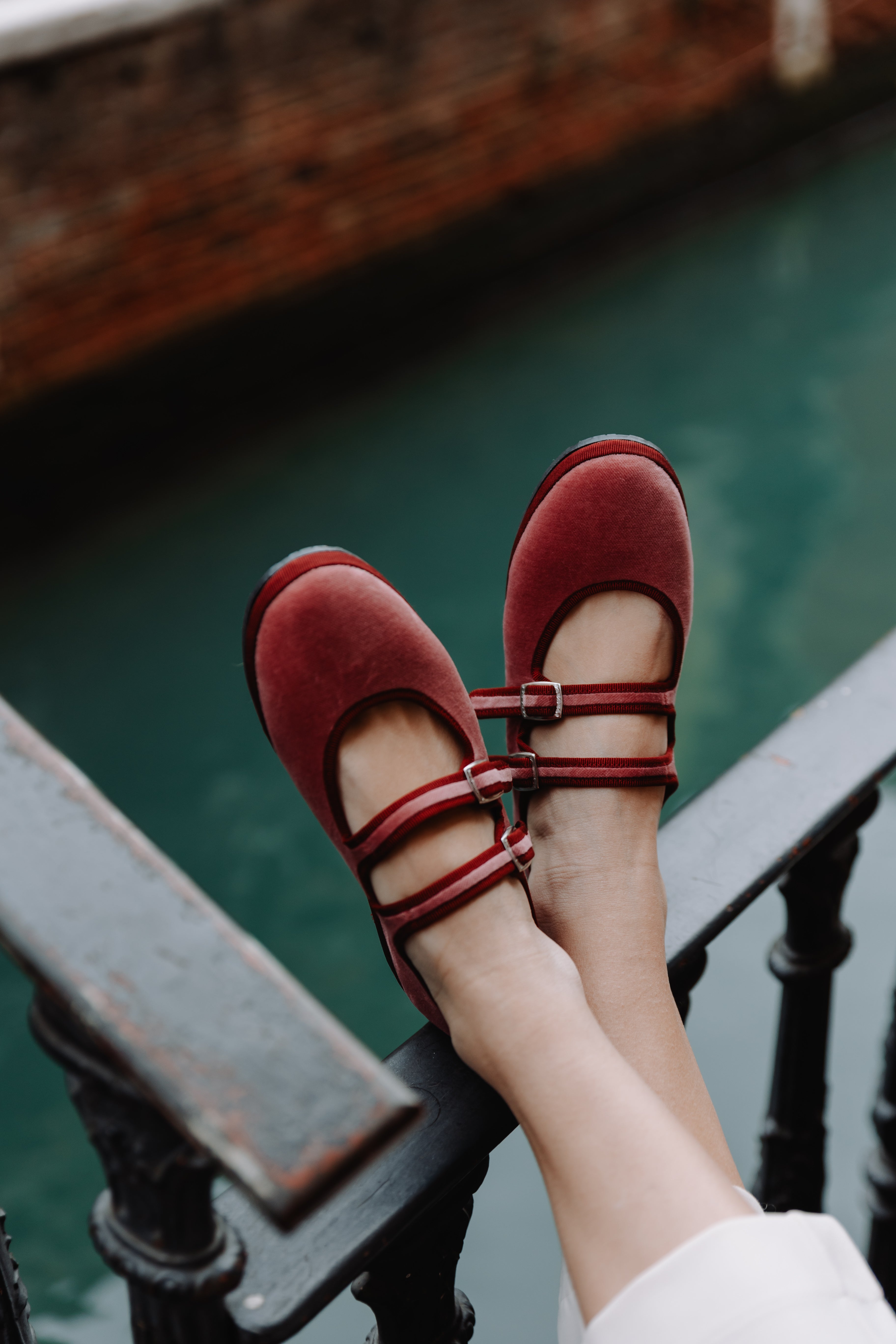 Handcrafted Gondolina Rose Mary Jane in pink velvet, featuring authentic Venetian design, close-up