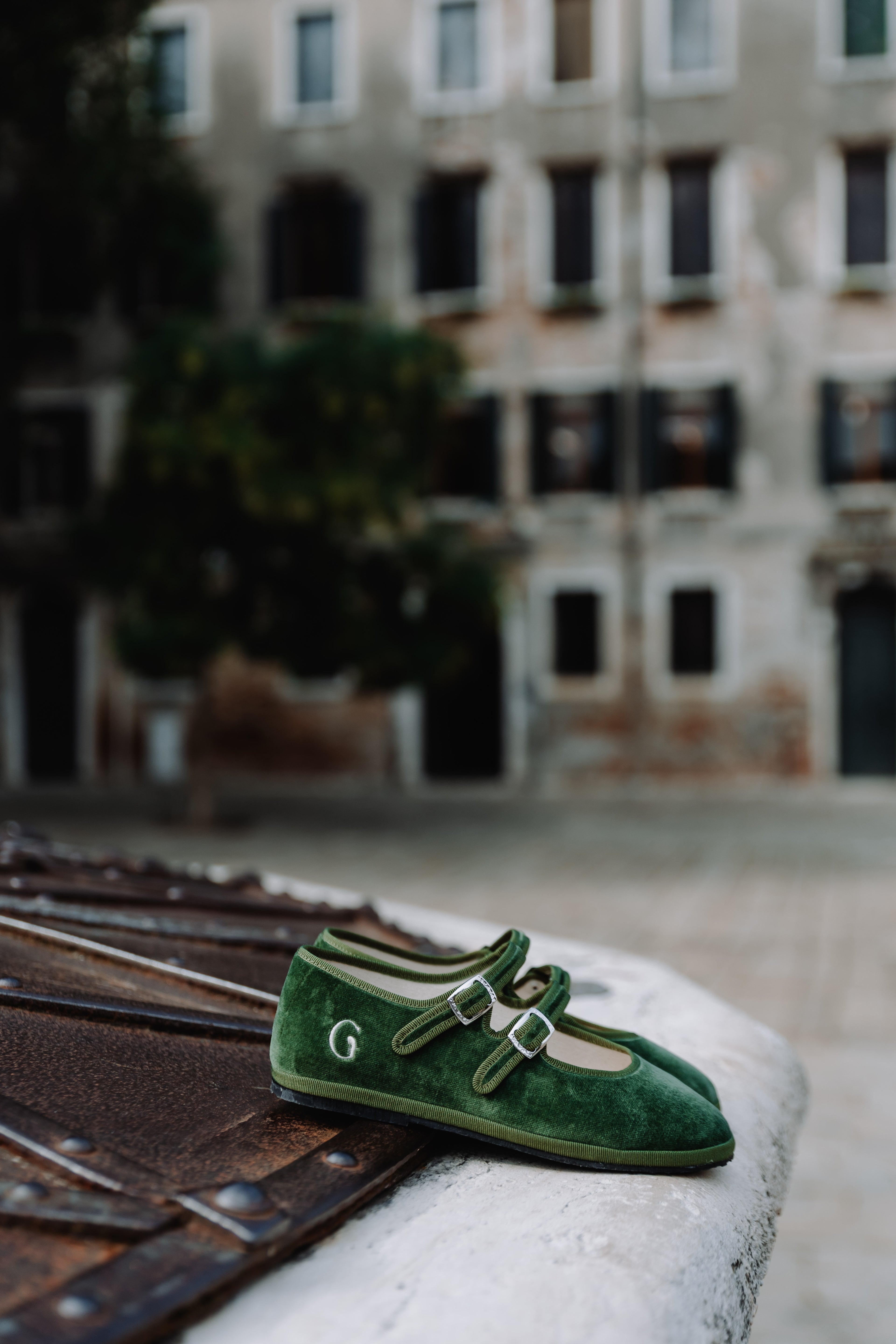 Handcrafted Gondolina Sofia Mary Jane in light green velvet, featuring authentic Venetian design, lifestyle detail
